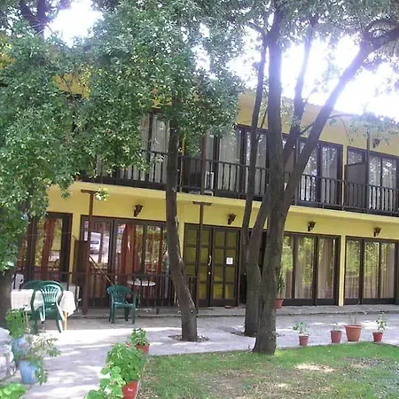 Irini Aparthotel